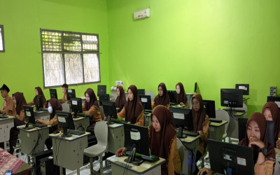 Ujian Satuan Pendidikan SMK Darul Ulum 1 Peterongan